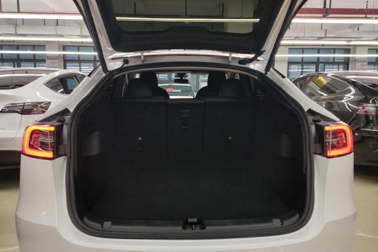 Used Tesla Model Y 2022 Long-Range All-Wheel-Drive Version