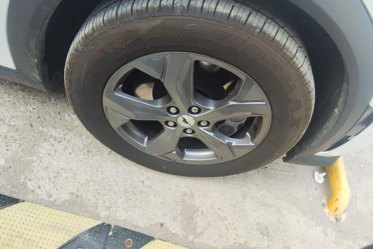 Used Ford Mustang Mach-E 2024 Trend Edition (Long-Range) Right Front Wheel Hub