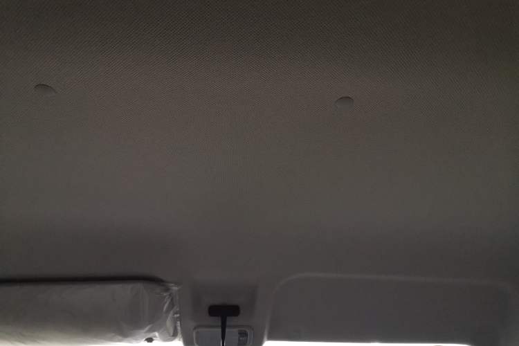 Used Wuling Yangguang 2024 300KM Comfort Version Passenger Van 75kW
