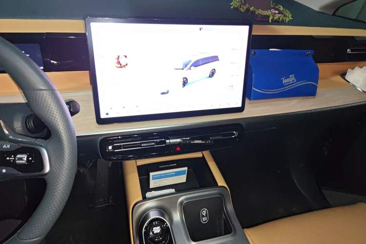 Used GAC Trumpchi E8 2024 Honor Series 2.0L Honor Edition Audio And AC Panel