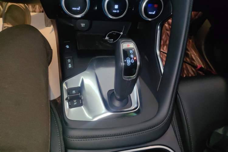Used Jaguar E-PACE 2018 P250 SE China VI Gear Lever