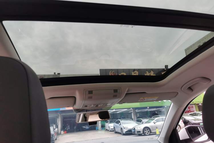 Used Volkswagen T-ROC 2022 280TSI DSG Two-Wheel Drive Comfort PLUS Headliner