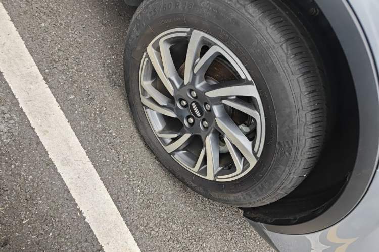 Used Lincoln Corsair 2023 2.0T Two-Wheel Drive Luxury Edition Right Front Wheel Hub