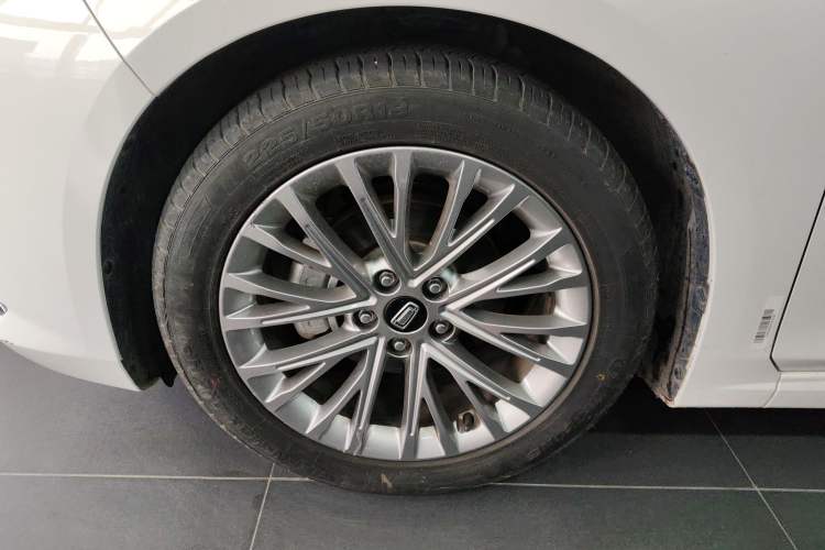 Used Bestune B70 2022 Third Generation 1.5T Automatic Enjoyment Version Left Front Wheel Hub