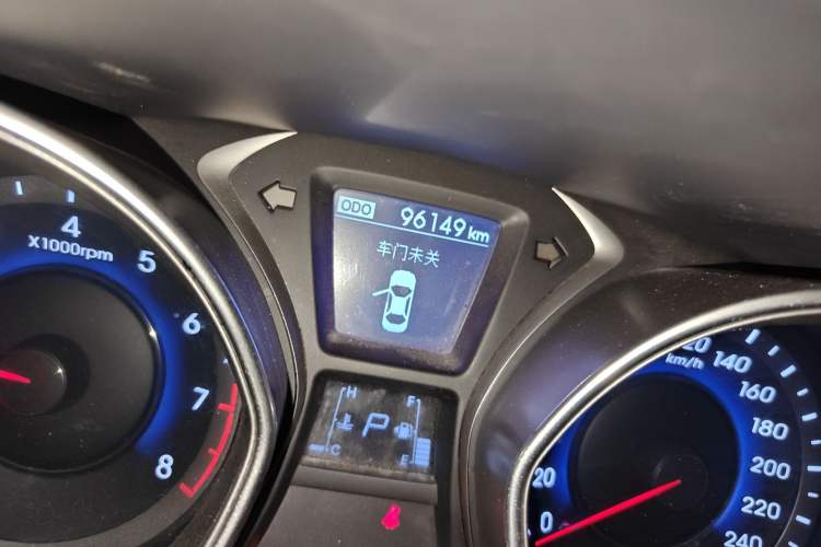 Used Hyundai Elantra (5th Generation / Langdong) 2013 1.6L Automatic Leading Model Odometer Close Up