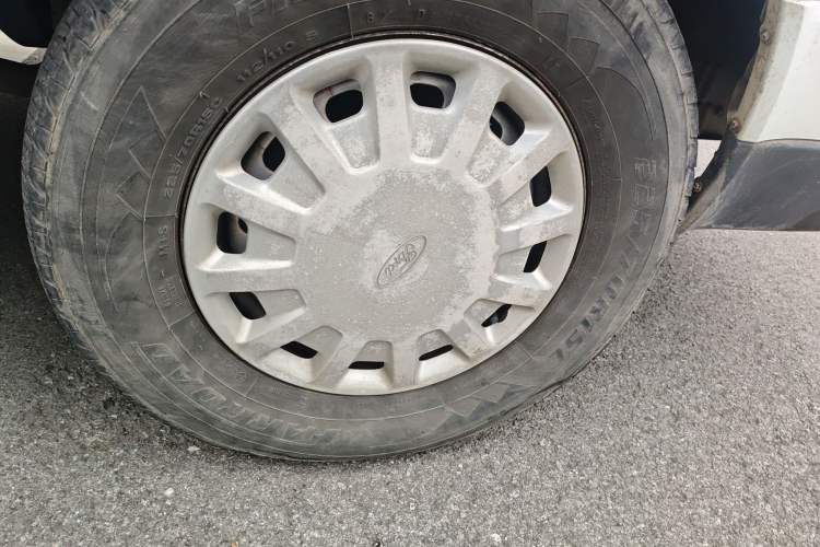 Used JMC Transit 2019 2.8T Commercial Version Long Wheelbase Mid-Roof 6-Seater Rear Single Tire China VI Emission Standard – JX493
