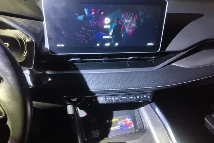 Used Geely Auto Preface 2021 2.0TD Luxury+ Version Audio And AC Panel