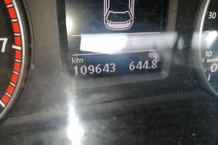 Used Volkswagen Passat 2014 1.8TSI DSG Prestige Edition Odometer Close Up