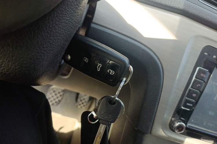 Used Volkswagen Lavida 2013 Restyled Classic 1.6L Manual Comfort Edition
