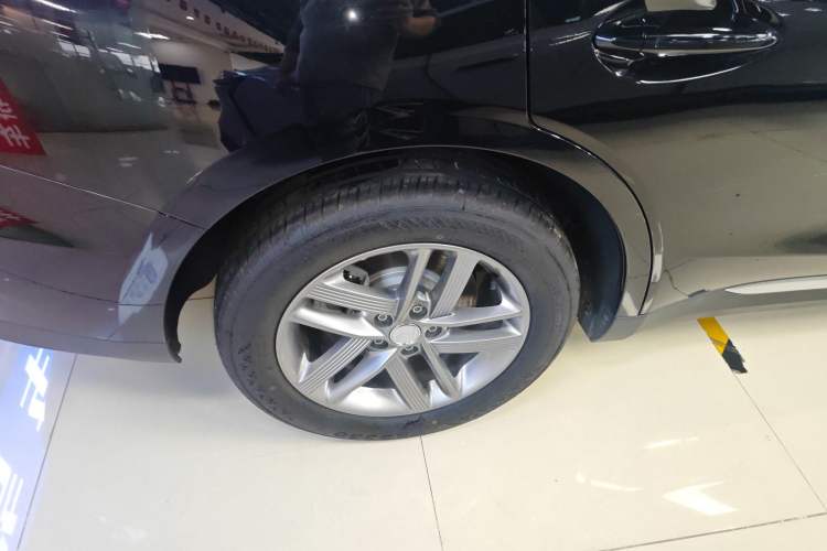 Used Hongqi E-QM5 2025 500km Range Commuter Version
