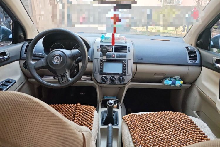 Used Volkswagen Polo 2011 Jingqu 1.4L Manual Shishang Edition Center Console