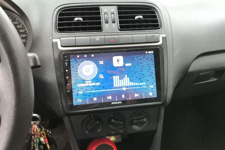 Used Volkswagen Polo 2013 1.4L Manual Fashion Edition Audio And AC Panel