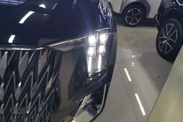 Used GAC Trumpchi GS8 2022 Dual-Engine Series 2.0TM Two-Wheel Drive Prestige Edition (7 Seats) Left Front Headlight