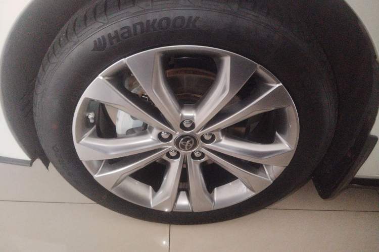 Used Toyota Sienna 2023 2.5L Hybrid Deluxe Edition
