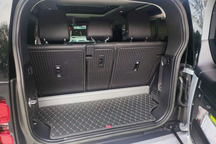 Used Land Rover Defender 2023 Facelift 90 3.0T P400 XS
