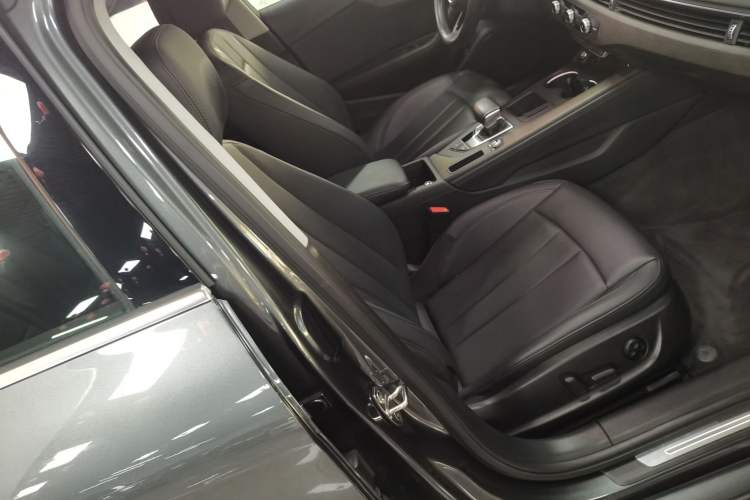 Used Audi A4L 2023 40 TFSI Fashionable and Elegant Version Right Front Seat