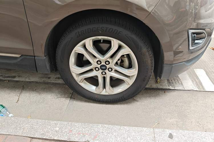 Used Ford Edge 2018 EcoBoost 245 Two-Wheel-Drive Titanium 7-Seater China V Standard Right Front Wheel Hub