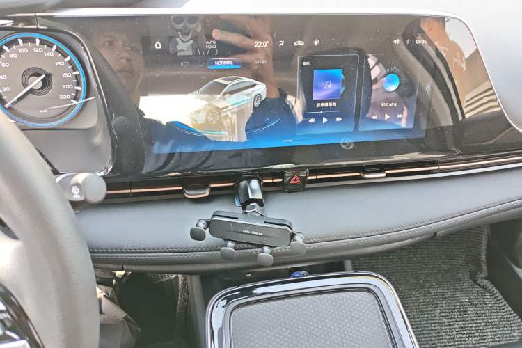 Used AION S Plus 2025 Comfort Version 53.241 kWh Audio And AC Panel