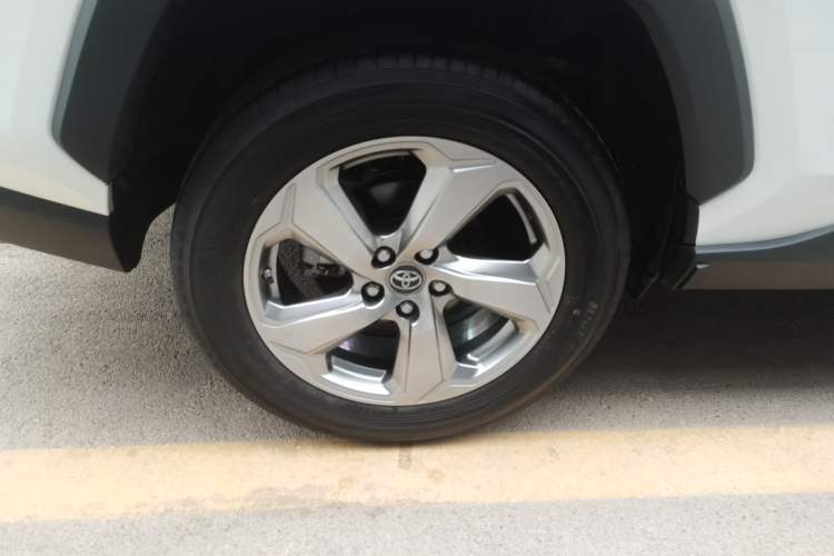 Used Toyota RAV4 2021 Revised Version Dual-Motor Hybrid 2.5L E-CVT Two-Wheel Drive Elite Edition