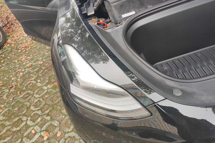 Used Tesla Model Y 2023 Long-Range All-Wheel-Drive Version Right Front Headlight