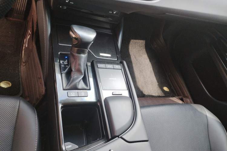 Used Lexus ES 2021 200 Excellence Edition
