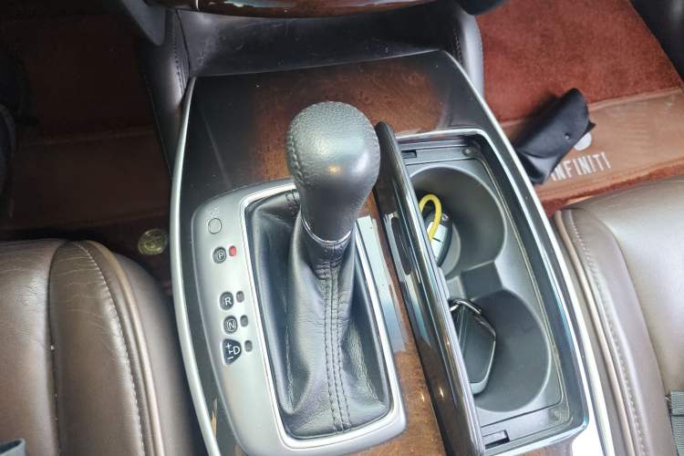 Used Infiniti QX60 2014 2.5 S/C Hybrid Two-Wheel Drive Excellence Edition Gear Lever