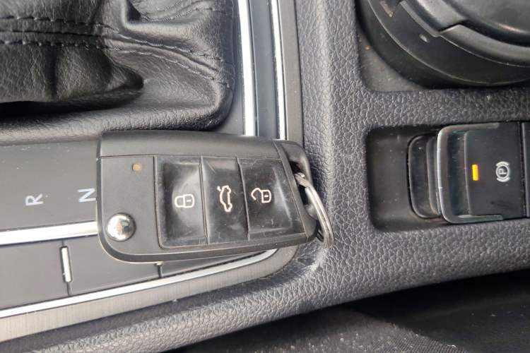 Used Volkswagen Golf 2015 1.4TSI Automatic Luxury Model
