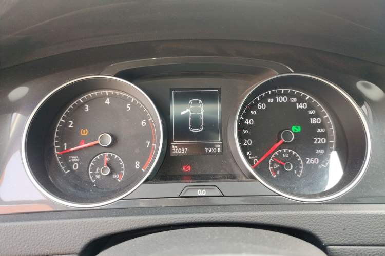 Used Volkswagen Golf 2017 1.6L Automatic Comfort Million-Vehicle Anniversary Edition Instrument Cluster