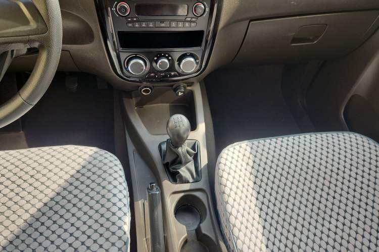 Used Wuling Rongguang V 2016 1.2L Standard Version
