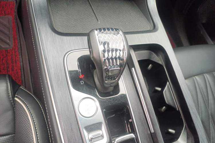 Used GAC Trumpchi GS8 2022 Linghang Series 2.0 TGDI Two-Wheel-Drive Luxury Smart Connectivity Version (7 Seats) Gear Lever