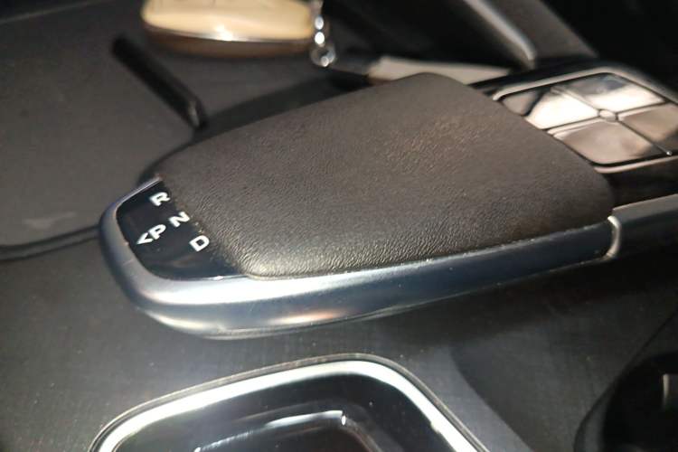 Used CHANGAN UNI-T 2022 1.5T Luxury Edition Gear Lever