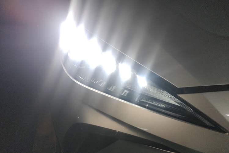 Used MG 4 EV 2023 415 km Range Sea-Faring Champion Edition Right Front Headlight