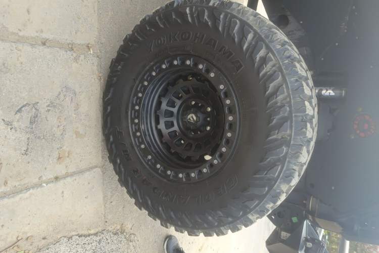 Used Jeep Wrangler 2018 2.0T Sahara Two-Door Edition Right Front Wheel Hub