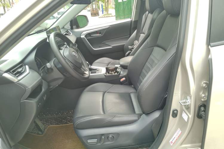 Used Toyota Wildlander 2020 Dual-Engine 2.5L E-CVT Two-Wheel Drive Luxury Edition Left Front Seat