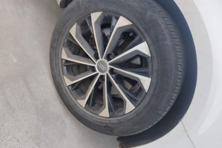 Used Audi A4L 2019 40 TFSI Ambition Version China V Right Front Wheel Hub