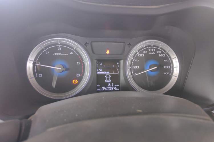 Used Isuzu JLM 2018 2.8T Classic Edition Two-Wheel Drive Luxury Version JE493ZLQ5F Instrument Cluster