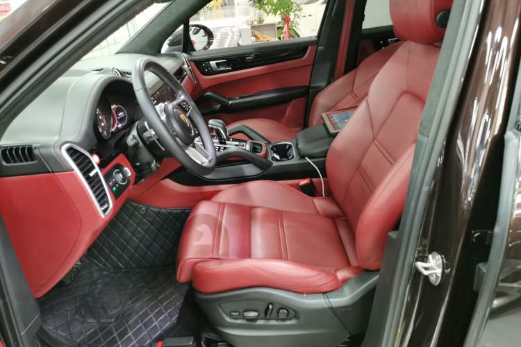 Used Porsche Cayenne E-Hybrid 2023 Cayenne E-Hybrid 2.0T Platinum Edition Left Front Seat