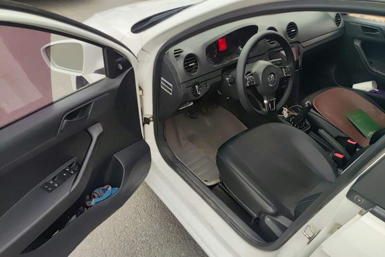 Used Volkswagen Jetta 2013 1.6L Manual Fashion Edition
