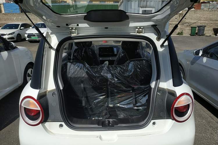 Used CHANGAN NEVO Lumin 2026 Model Treasure Edition 205km Passionate Beige Ningde Trunk