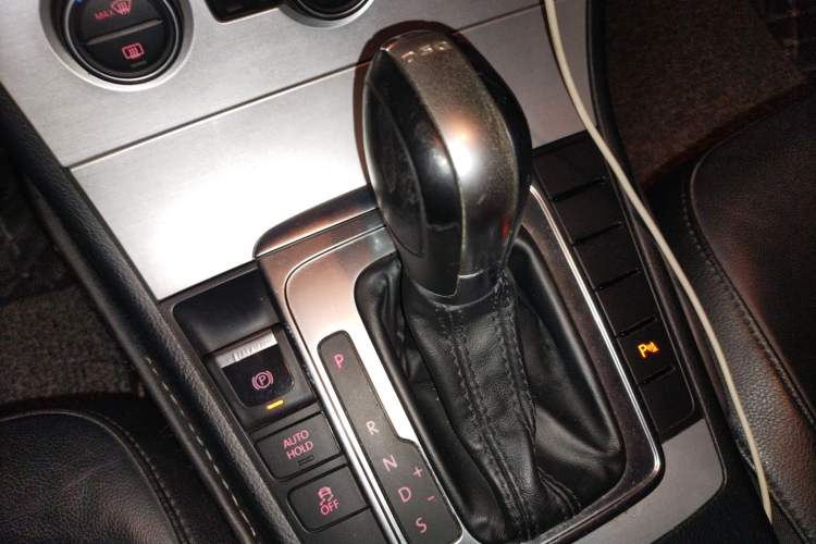 Used Volkswagen Magotan 2013 2.0 TSI Luxury Model