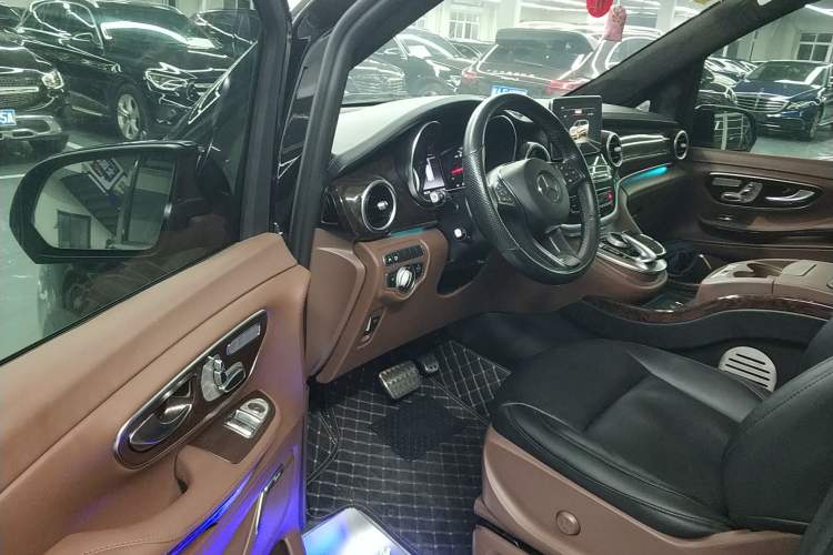 Used Mercedes-Benz V-Class 2018 V 260 L Prestige Extended Version China VI
