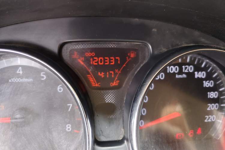 Used Nissan Sunny 2011 1.5XL Manual Deluxe Edition Odometer Close Up