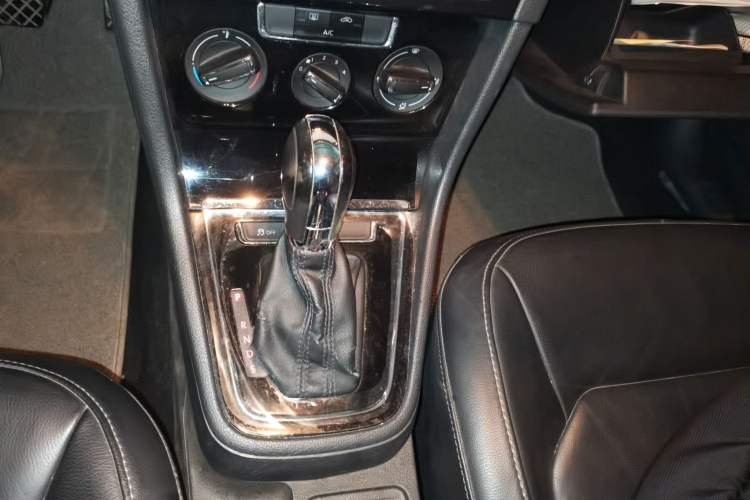 Used Volkswagen Bora 2013 1.6L Automatic Comfort Model Gear Lever