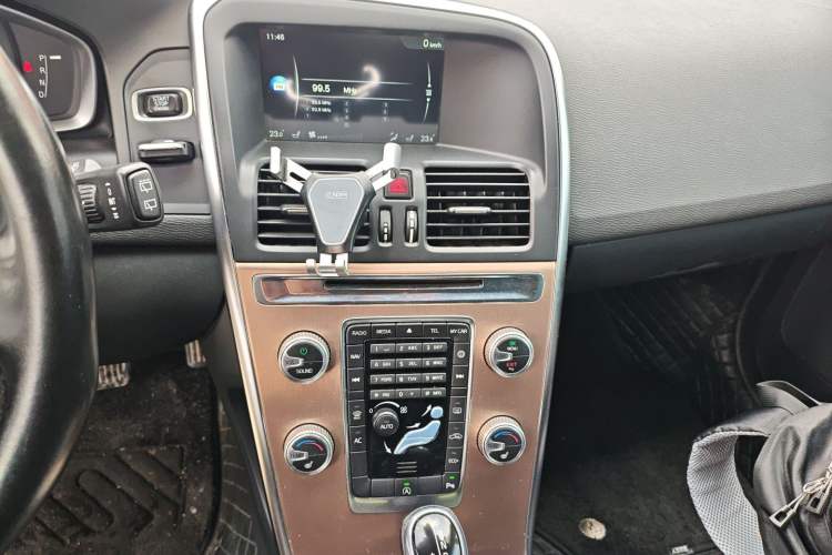 Used Volvo XC60 2015 T5 Smart Upgrade Model Audio And AC Panel