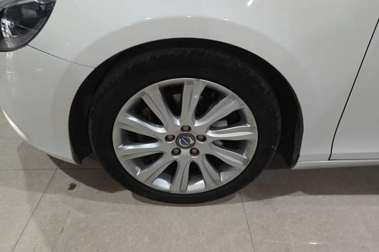 Used Volvo V40 2015 1.6T Zhiyi Edition