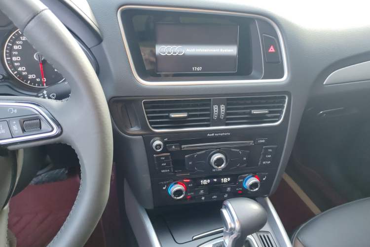 Used Audi Q5 2018 Collector's Edition 40 TFSI Technology Model
