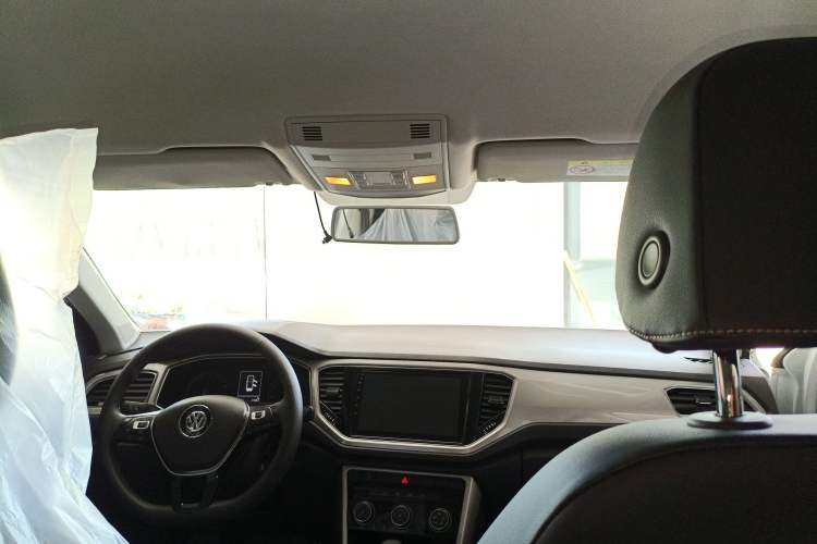 Used Volkswagen T-ROC 2018 230TSI DSG Two-Wheel Drive Advanced Version China V Standard
