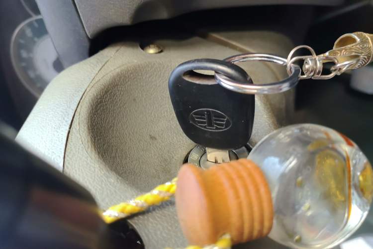 Used FAW Jiabao V52 2011 1.0L Practical Version LJ465QE1
