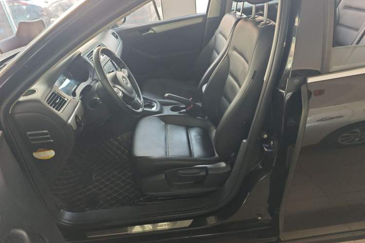 Used Volkswagen Sagitar 2014 Revised Version 1.4TSI Automatic Luxury Edition
