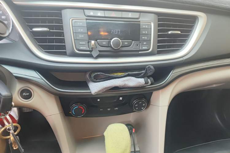 Used Buick GT 2017 15N Automatic Elite Version Audio And AC Panel